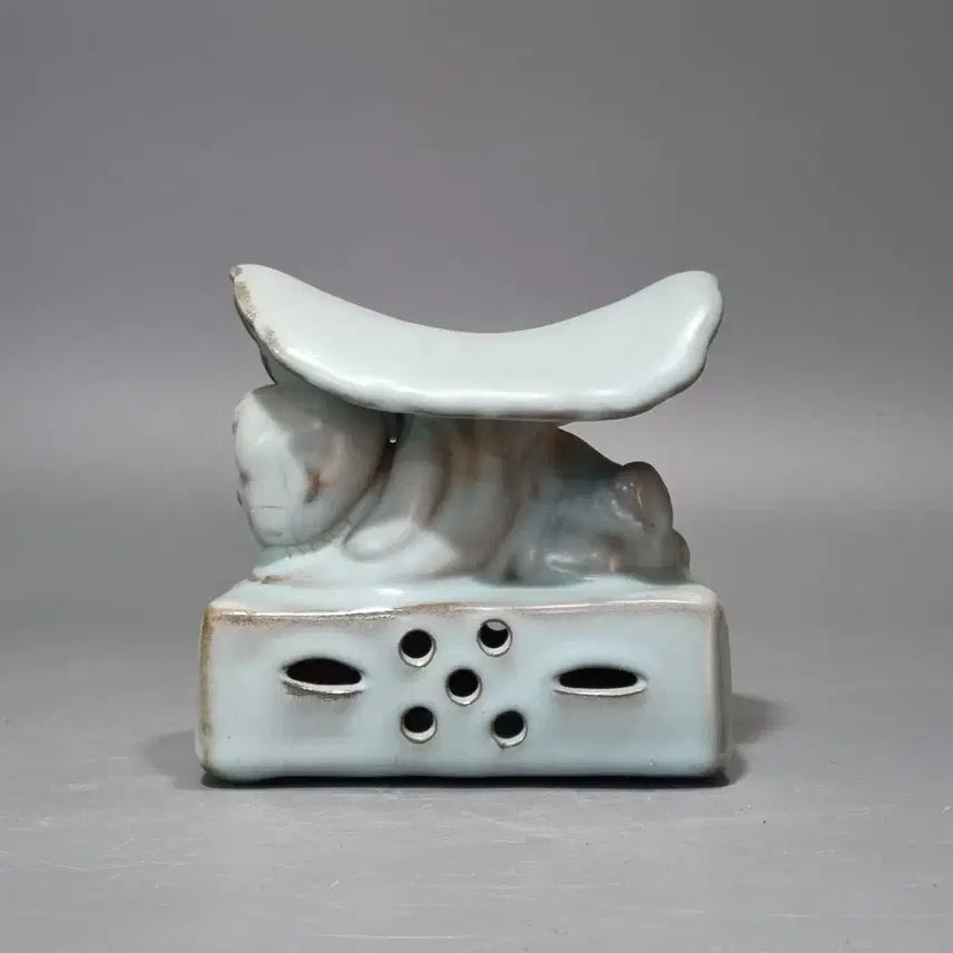 [BUNJANG] Qingliangsi Ruyao Celadon Glaze Lingzhi Pattern Needle Pillow / 청량사여요 천청유 영희문 자수침. 12.5*10*12.5