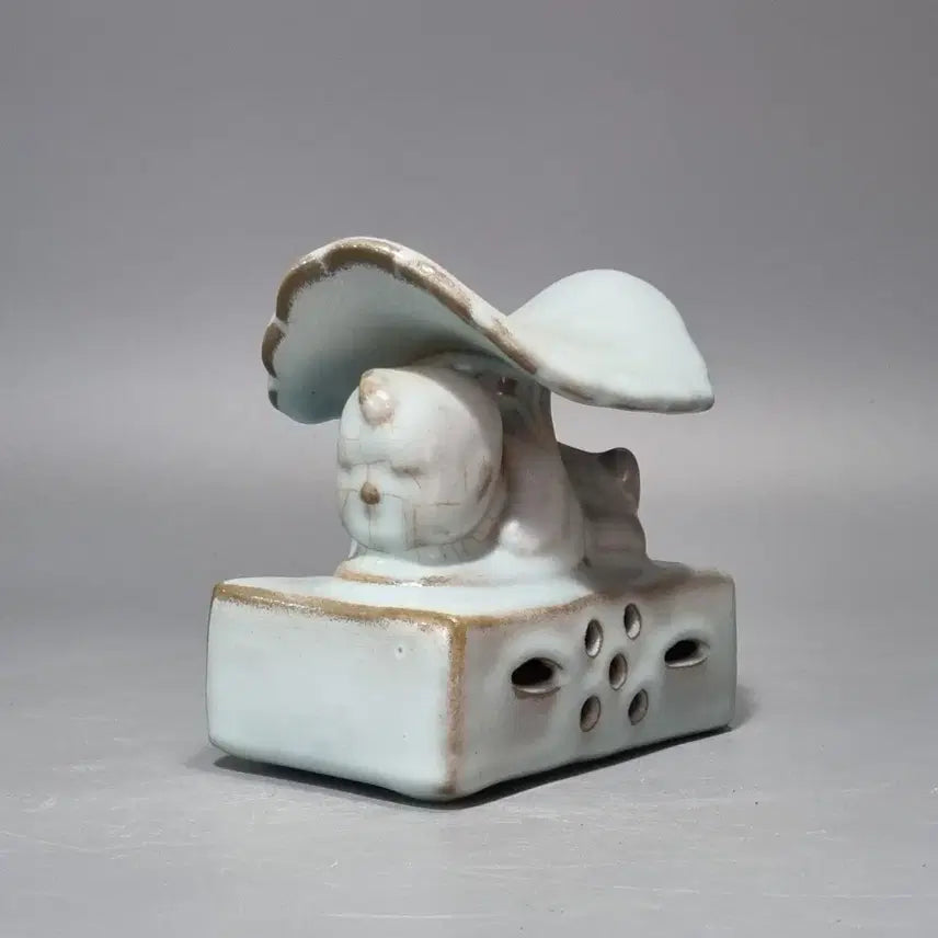 [BUNJANG] Qingliangsi Ruyao Celadon Glaze Lingzhi Pattern Needle Pillow / 청량사여요 천청유 영희문 자수침. 12.5*10*12.5