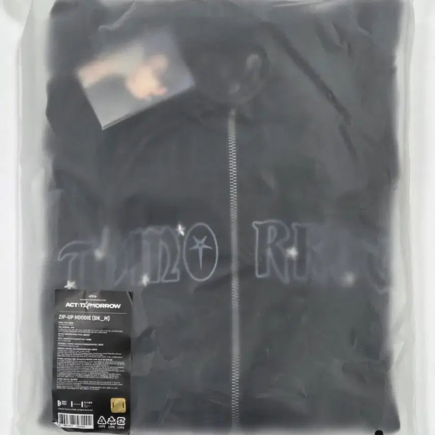 [BUNJANG] TXT ACT : TOMORROW Concert MD Hoodie Black (Size M) / TXT 투바투 ACT : TOMORROW 콘서트 MD 후드집업