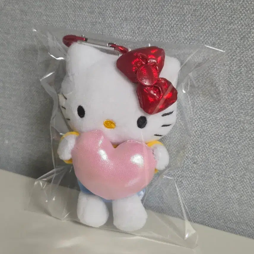 [BUNJANG] 7-Eleven Hello Kitty Plush Keychain / 세븐일레븐 헬로키티 인형 키링