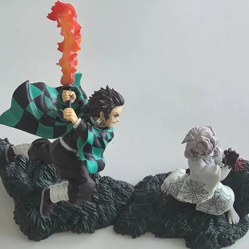 [BUNJANG] Demon Slayer Tanjiro &amp; Rui Authentic Figure / 귀멸의 칼날 탄지로 루이 정품 피규어 팝니다