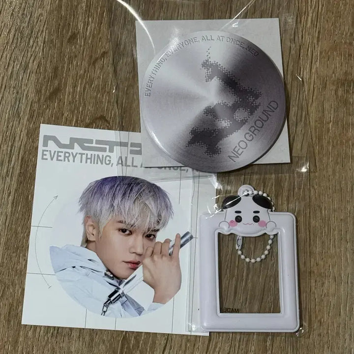 [BUNJANG] NCT 10th Anniversary Pop-up Taeyong Badge Photocard Holder / 엔시티 10주년 팝업 태용 뱃지 포토홀더 증사홀더 NCT 127 툥그라미