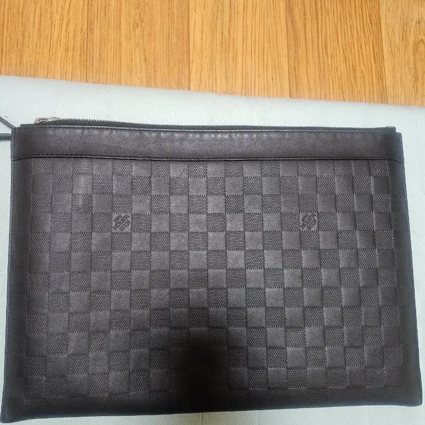 [BUNJANG] Louis Vuitton Pochette Damier Infini Clutch / 루이비통 포쉐트 다미에 인피니 클러치