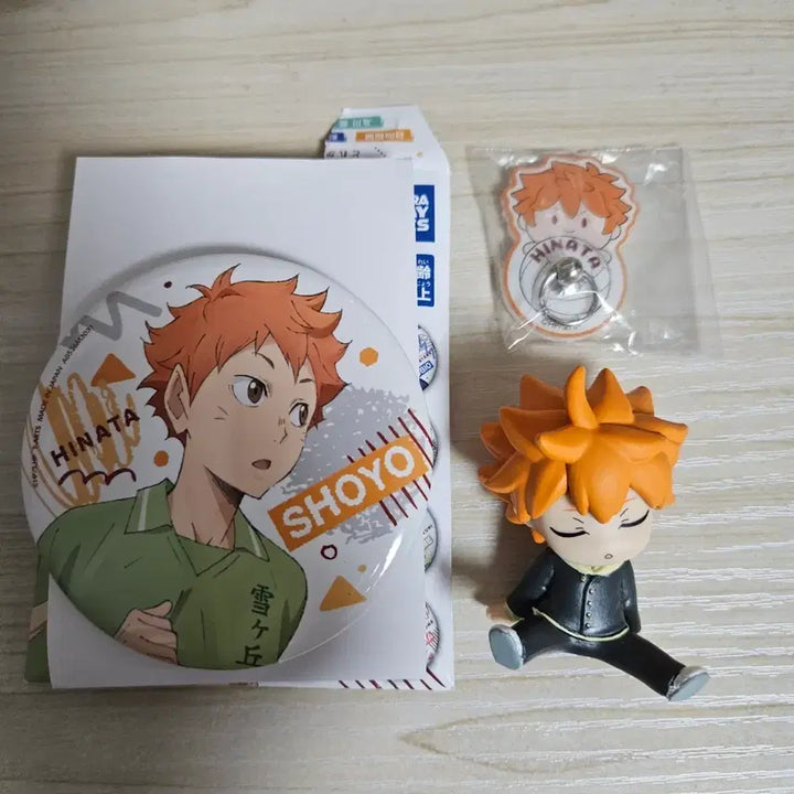 [BUNJANG] Haikyu!! Shoyo Hinata Merchandise Set (Figure, Badge) / 하이큐 히나타 쇼요 굿즈 세트 (피규어, 뱃지)