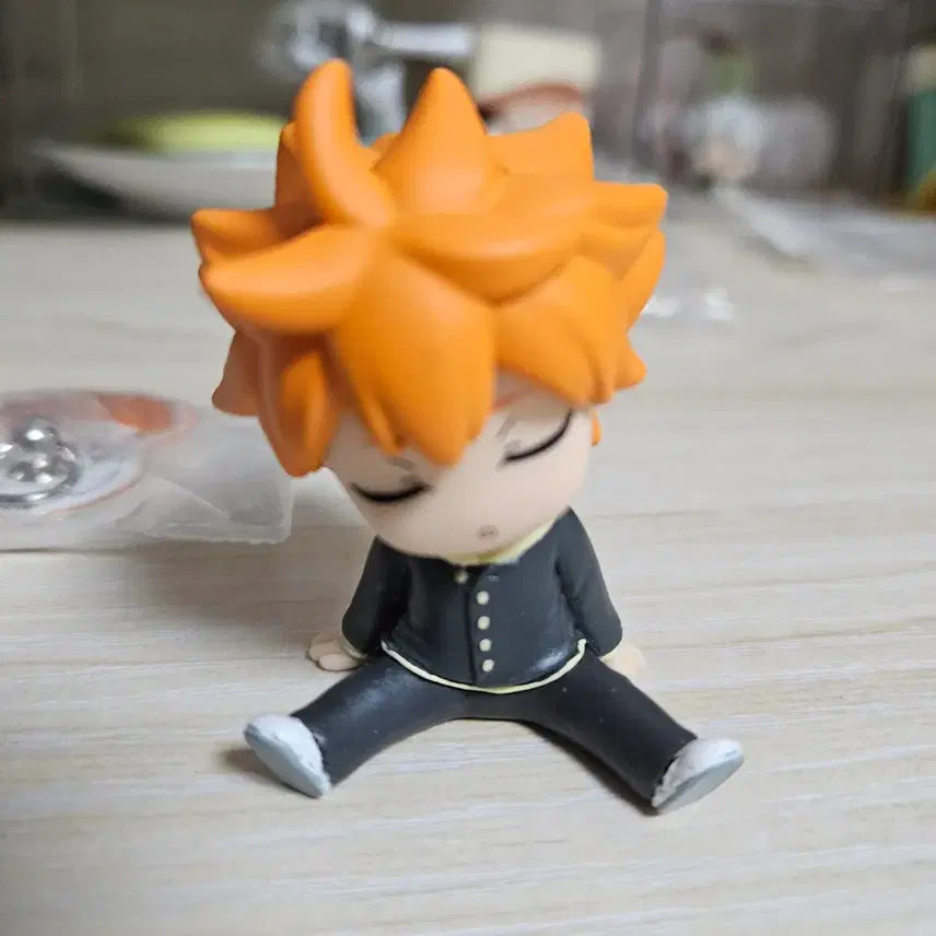 [BUNJANG] Haikyu!! Shoyo Hinata Merchandise Set (Figure, Badge) / 하이큐 히나타 쇼요 굿즈 세트 (피규어, 뱃지)
