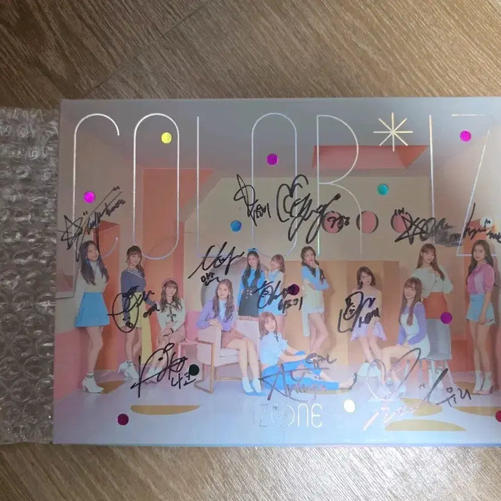 [BUNJANG] IZ*ONE Signed Debut Album (Signed Album) / 아이즈원 싸인앨범 (아이즈원데뷔앨범)
