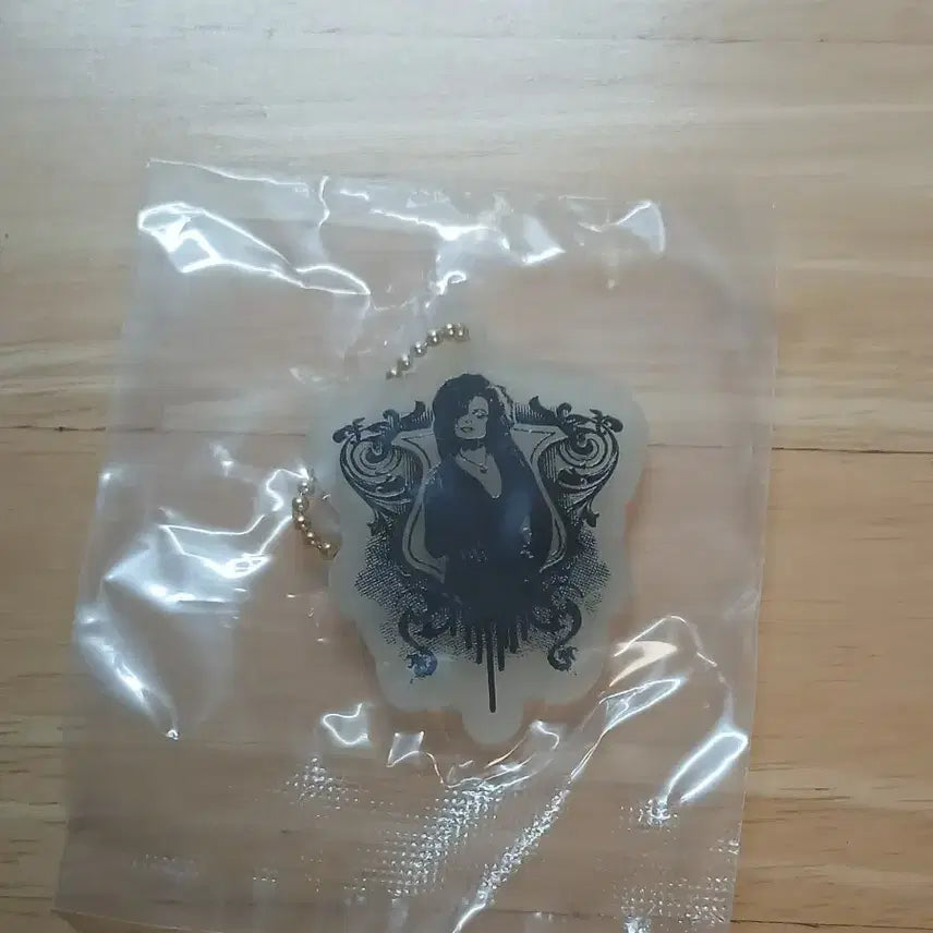 [BUNJANG] Harry Potter Bellatrix Glow-in-the-Dark Acrylic Keychain / 해리포터 가챠 벨라트릭스 야광 아크릴 키링