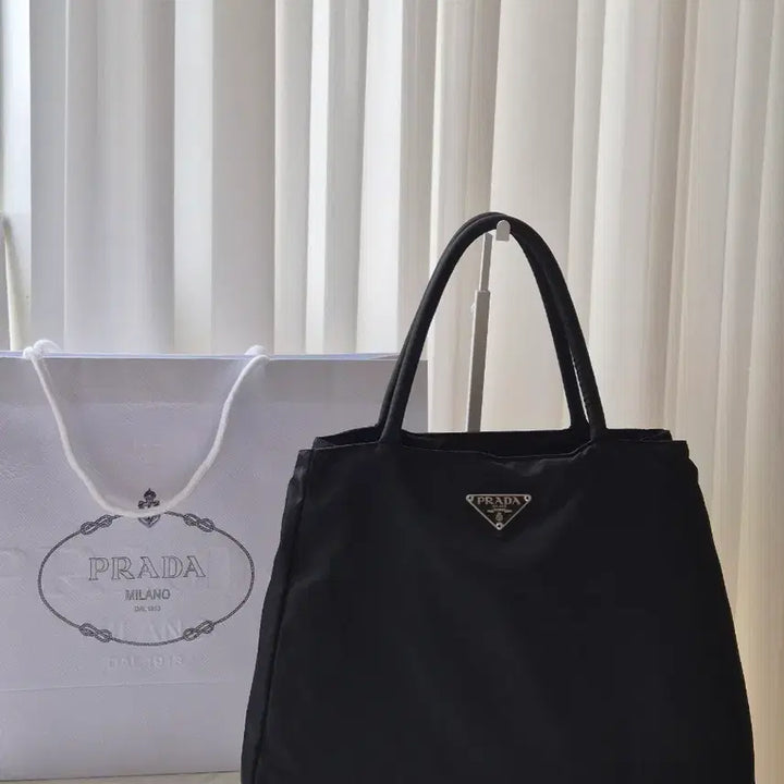[BUNJANG] Prada Pocono Triangle Plate Nylon Tote Bag Black / [정품] 프라다 포코노 삼각 플레이트 나일론 토트백
