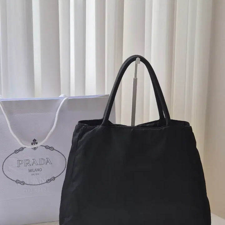 [BUNJANG] Prada Pocono Triangle Plate Nylon Tote Bag Black / [정품] 프라다 포코노 삼각 플레이트 나일론 토트백