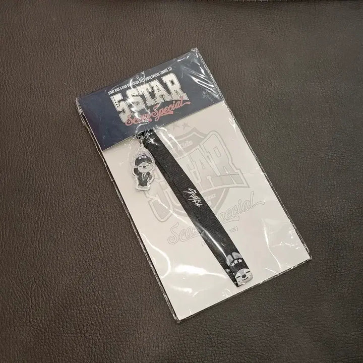 [BUNJANG] Stray Kids Bang Chan Wolfchan Light Stick Strap (Sealed) / 스트레이키즈 스키즈 스키주 울프찬 방찬 라이트 스틱 스트랩 미개봉 공식