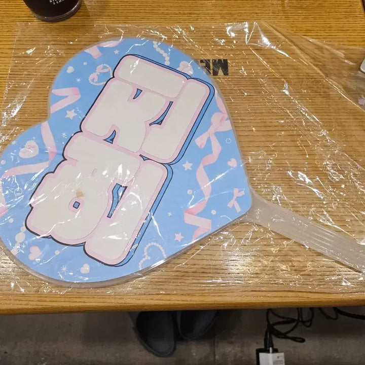 [BUNJANG] Stray Kids Hyunjin Heart Uchiwa (Unofficial Merchandise, Sealed) / 스트레이키즈 스키즈 현진 황현진 하트 우치와 비공식 굿즈 미개봉 새상품