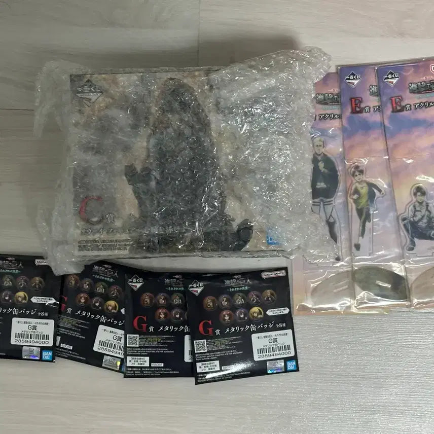 [BUNJANG] Attack on Titan Levi Ichiban Kuji Figure C Prize, E Prize Acrylic Stands, F Prize Badges Set / (택포17.5)제일복권 진격거 리바이 c상+e상3개+하위상4개