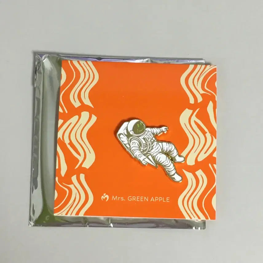 [BUNJANG] Mrs. Green Apple Jinjin Immutable Badge / 미세스그린애플 젠진이뮤터블 뱃지