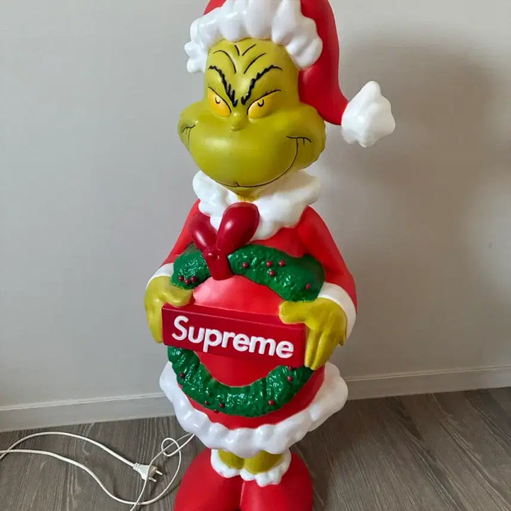 [BUNJANG] Supreme Grinch 3-Foot Light-Up Figure / 슈프림 3-풋 그린치 supreme 3foot Grinch