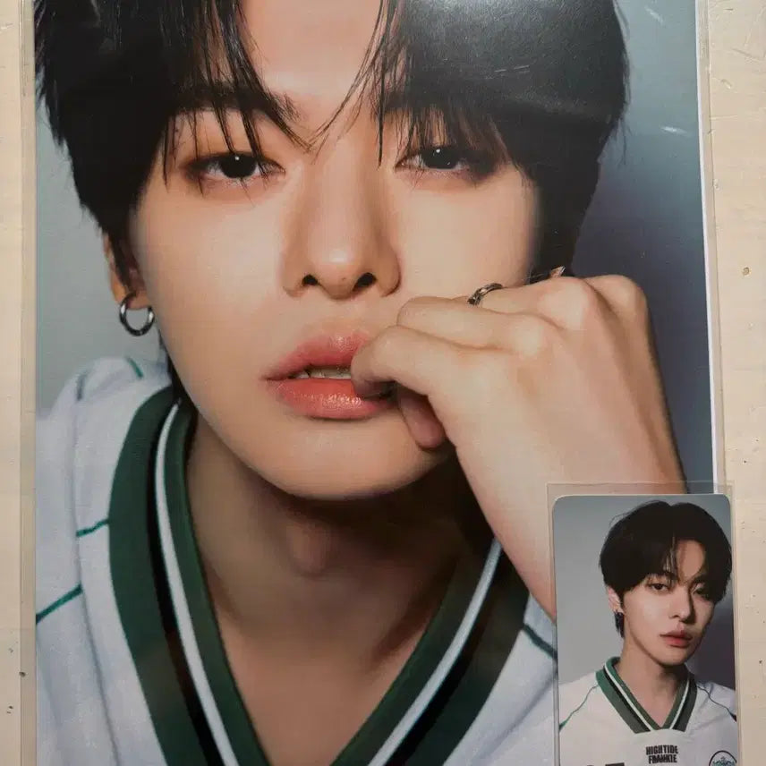[BUNJANG] Ilio A4 Poster (Photocard Included) / 이리오 A4 포스터