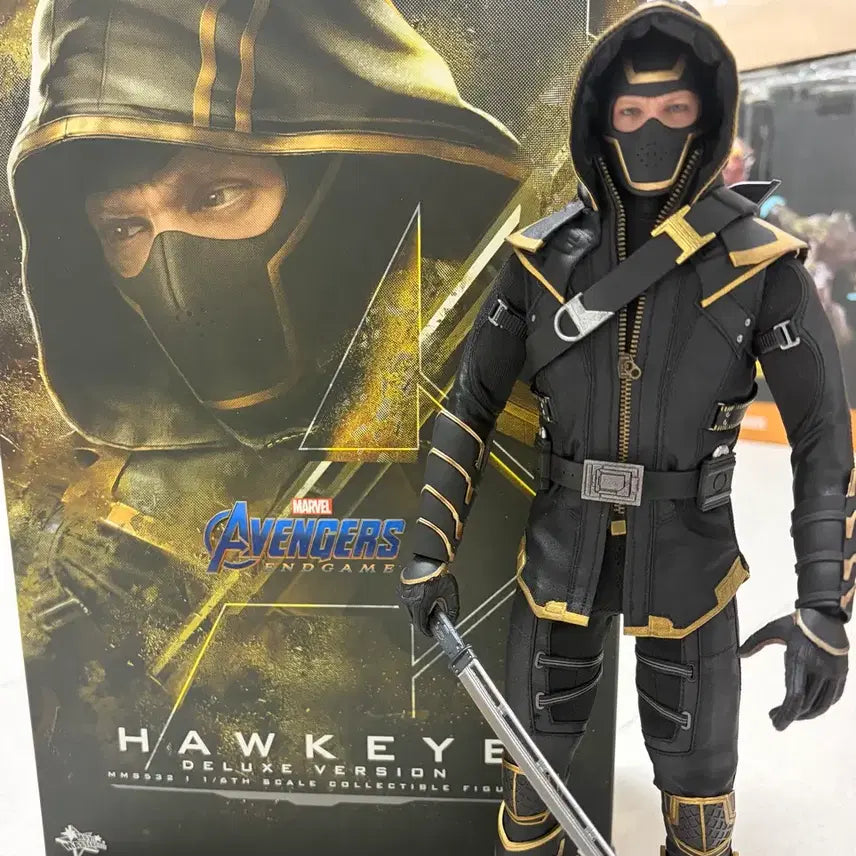 [BUNJANG] Hot Toys Hawkeye Deluxe Version Figure / 핫토이 호크아이 디럭스