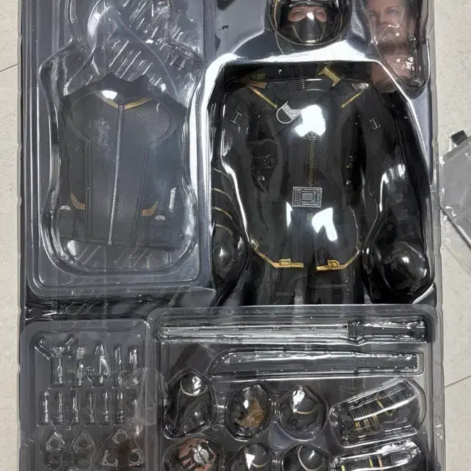 [BUNJANG] Hot Toys Hawkeye Deluxe Version Figure / 핫토이 호크아이 디럭스
