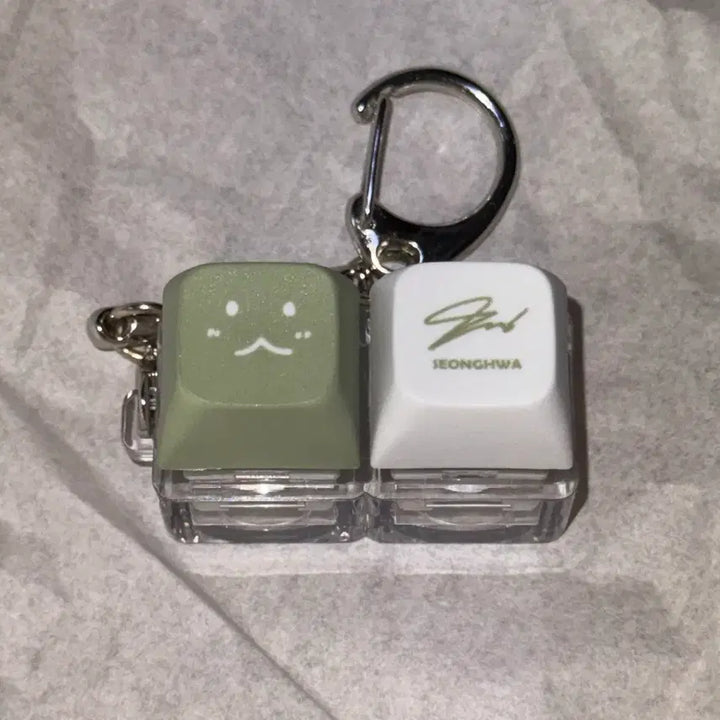 [BUNJANG] ATEEZ BRMUD Seonghwa Keycap Keyring Clicker / 에이티즈 ATEEZ 비알머드 BRMUD 키캡 키링 클리커 성화 1