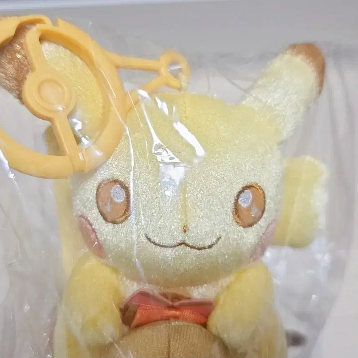 [BUNJANG] Pokemon 30th Anniversary Pikachu Keyring / 포켓몬 포켓몬스터 30주년 황금 피카츄 키링 양도 판매