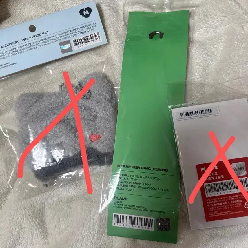 [BUNJANG] PLAVE Yookyeoreum Eunho Strap, Hat, and Acrylic Card (Sealed) / 미개봉) 플레이브 육여름 은호 스트랩