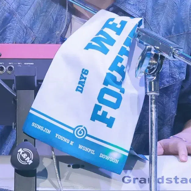 [BUNJANG] DAY6 Forever Young Finale Concert Slogan (Sealed) / 데이식스 포에버영 피날레콘 슬로건 미개봉