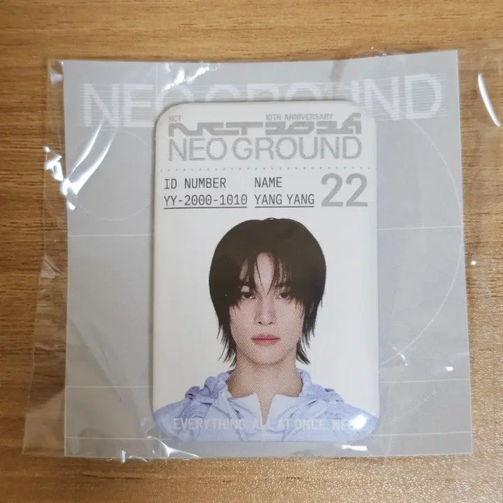 [BUNJANG] NCT WayV Yangyang Metal ID Badge / 엔시티 팝업 WayV 웨이션브이 양양 입장 미션 포카+메탈 아이디 뱃지