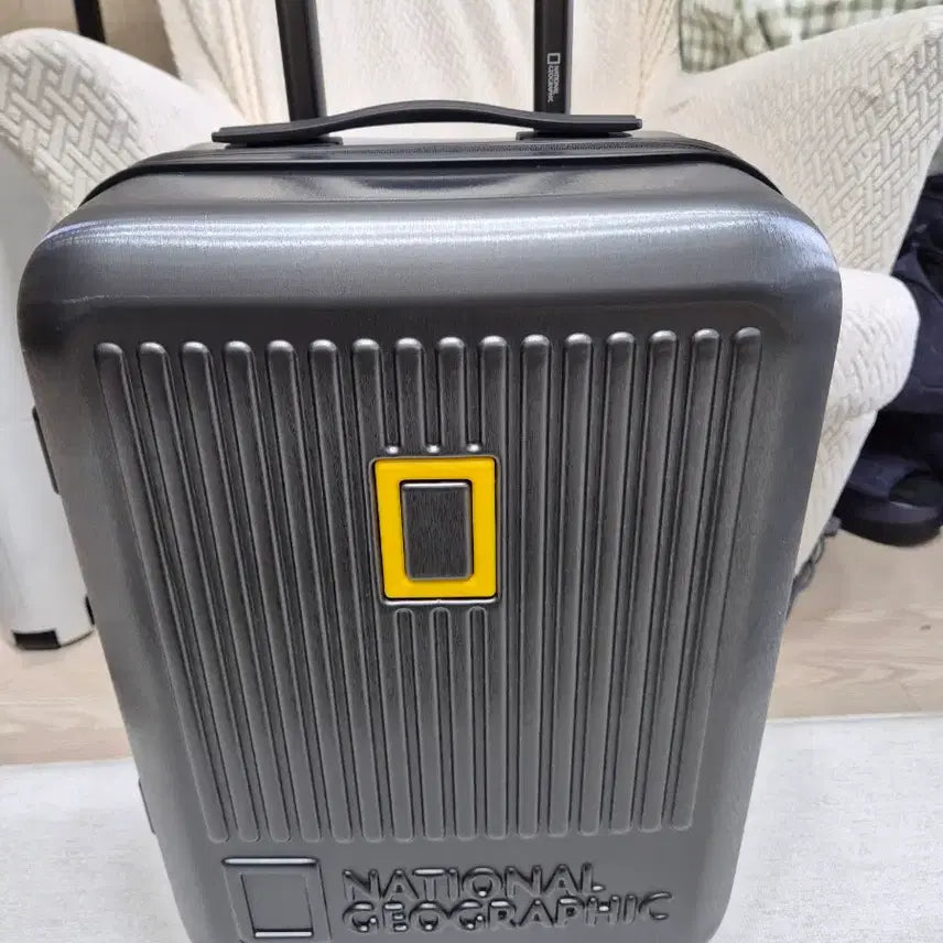 [BUNJANG] National Geographic Trevia 20-inch Carry-on Luggage (Charcoal) / 내셔널지오그래픽 캐리어 트레비아 20인치 기내용 새제품 (차콜)