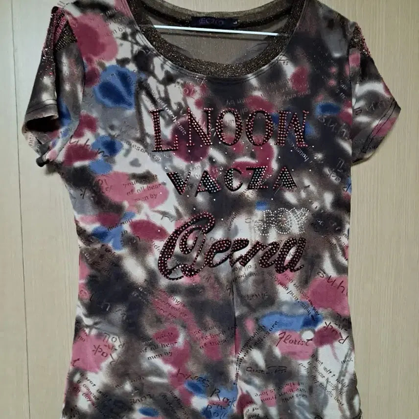 [BUNJANG] Vintage Y2K Cubic Short-Sleeve T-Shirt with Back Twist Detail / 빈티지 갸루 y2k 큐빅 반팔티 뒷꼬임