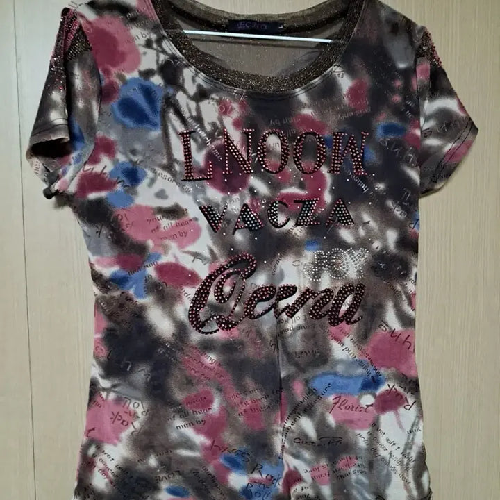 [BUNJANG] Vintage Y2K Cubic Short-Sleeve T-Shirt with Back Twist Detail / 빈티지 갸루 y2k 큐빅 반팔티 뒷꼬임