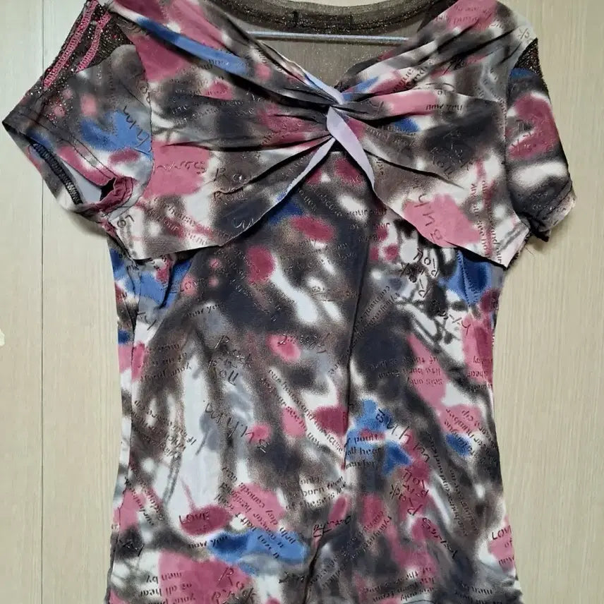 [BUNJANG] Vintage Y2K Cubic Short-Sleeve T-Shirt with Back Twist Detail / 빈티지 갸루 y2k 큐빅 반팔티 뒷꼬임