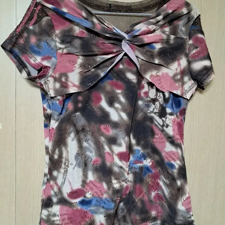 [BUNJANG] Vintage Y2K Cubic Short-Sleeve T-Shirt with Back Twist Detail / 빈티지 갸루 y2k 큐빅 반팔티 뒷꼬임
