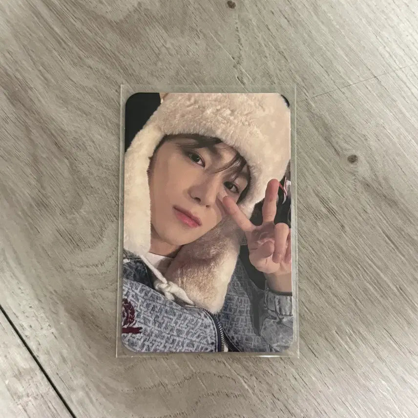 [BUNJANG] THE BOYZ Hyunjae Generation Japan Beanie Photocard / 더보이즈 현재 제너레이션 재팬 일본 털모자 포카