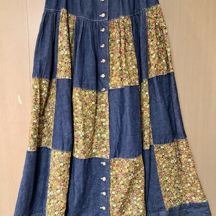 [BUNJANG] Denim Flower Patchwork Long Skirt - Japanese Vintage Amekaji Bohemian Style / 데님 플라워 패치워크 롱 스커트 일본 빈티지 아메카지 보헤미안