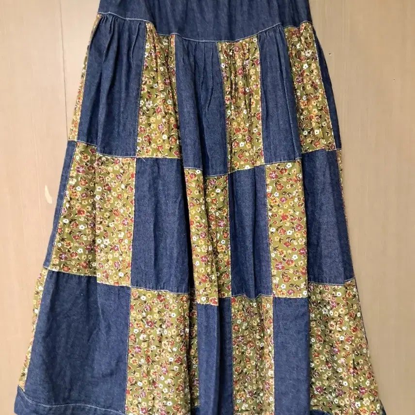 [BUNJANG] Denim Flower Patchwork Long Skirt - Japanese Vintage Amekaji Bohemian Style / 데님 플라워 패치워크 롱 스커트 일본 빈티지 아메카지 보헤미안