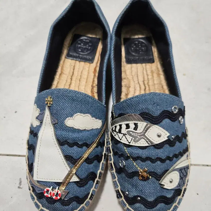 [BUNJANG] Tory Burch Denim Espadrille Wedge Sandals Size 6 / 토리버치 데님 에스파드류 사이즈6 뱃지 장식