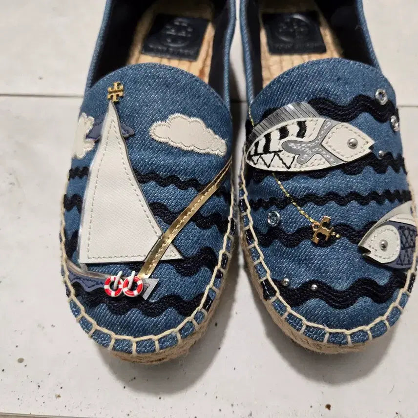 [BUNJANG] Tory Burch Denim Espadrille Wedge Sandals Size 6 / 토리버치 데님 에스파드류 사이즈6 뱃지 장식