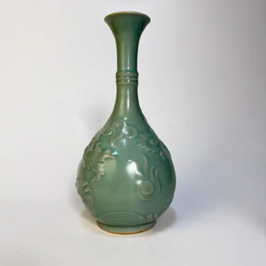 [BUNJANG] Yongcheon Kiln Carved Dragon Long Neck Vase / 용천요 양각 용문 장경병