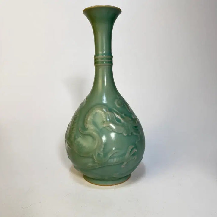 [BUNJANG] Yongcheon Kiln Carved Dragon Long Neck Vase / 용천요 양각 용문 장경병