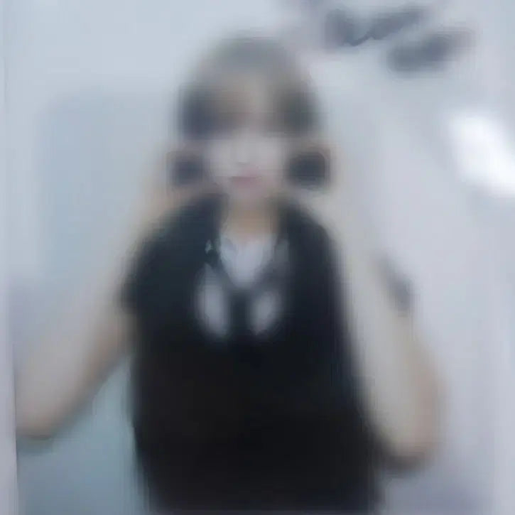[BUNJANG] tripleS Jiwoo Signed Polaroid / 트리플에스 지우 싸인 폴라 tripleS 이지우