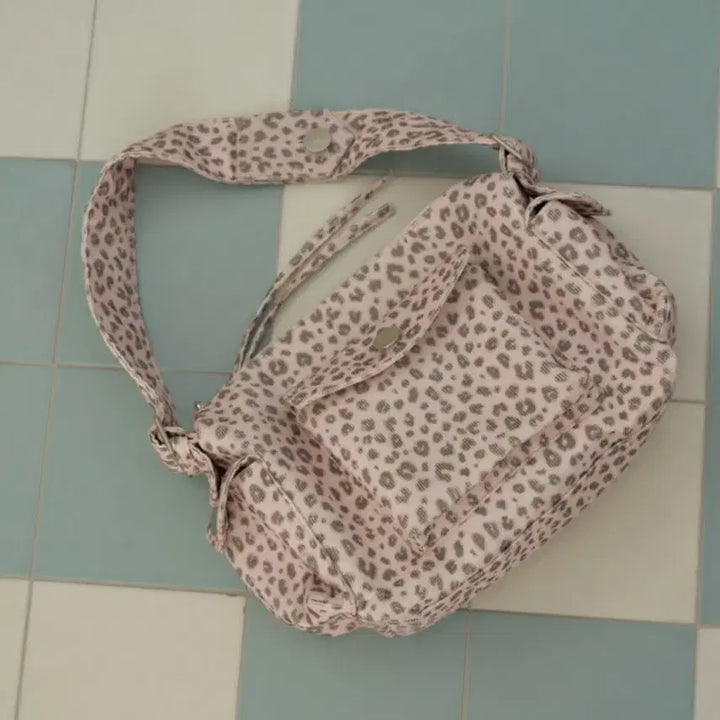[BUNJANG] Shakiri Leopard Pocket Bag Pink / Shakiri 샤키리 레오파드 포켓 백 가방 핑크