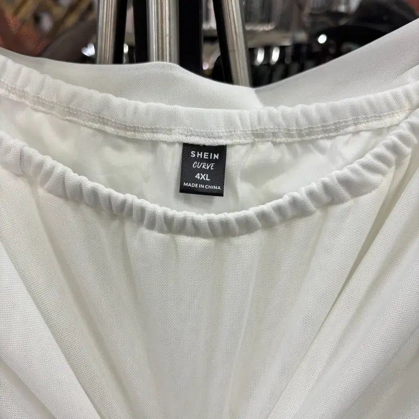 [BUNJANG] SHEIN White Off-Shoulder Shirred Dress / 쉬인(SHEIN)화이트 오프숄더 셔링 드레스
