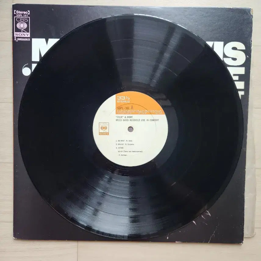 [BUNJANG] Miles Davis Four &amp; More Japanese LP / Miles Davis - Four &amp; More (일본반 SOPL161)