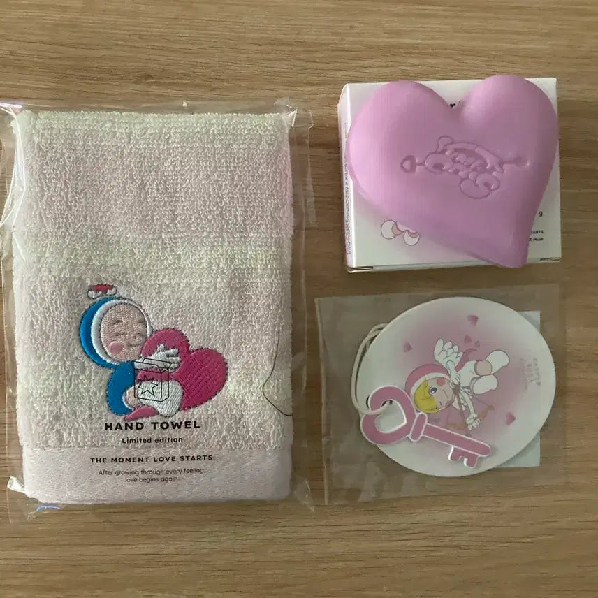 [SOLD OUT] 유미의세포들 한정판 굿즈세트 (퍼퓸바/타월/태그)