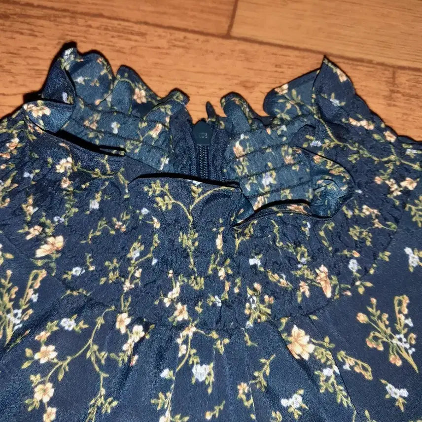 [BUNJANG] Flower Pattern High Neck Blouse / 플라워 패턴 하이넥 블라우스