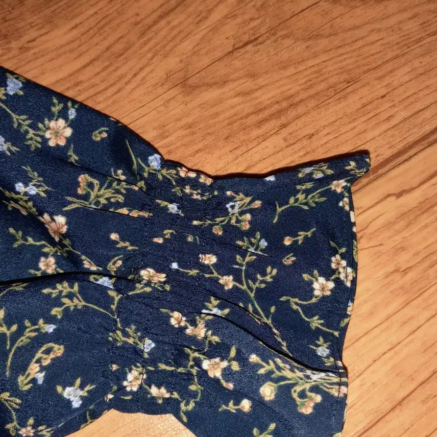 [BUNJANG] Flower Pattern High Neck Blouse / 플라워 패턴 하이넥 블라우스