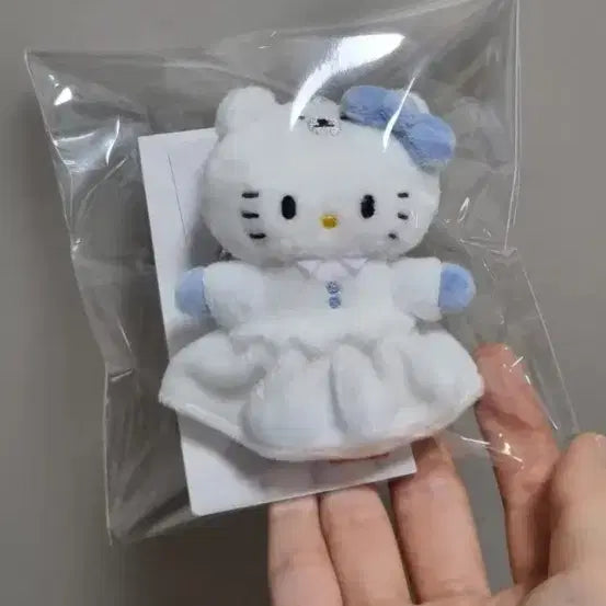 [BUNJANG] Loriz Farm Me % Hello Kitty Mascot Polar Bear Kitty / 로리즈팜  미퍼센트 me %  헬로 키티 마스코트 북극곰 키티
