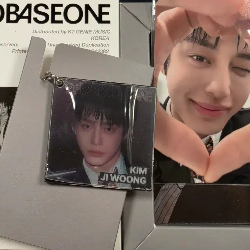 [BUNJANG] ZB1 Kim Ji Woong Ascend Ver. Keyring / [ZB1] 어센드 키링 버전 김지웅