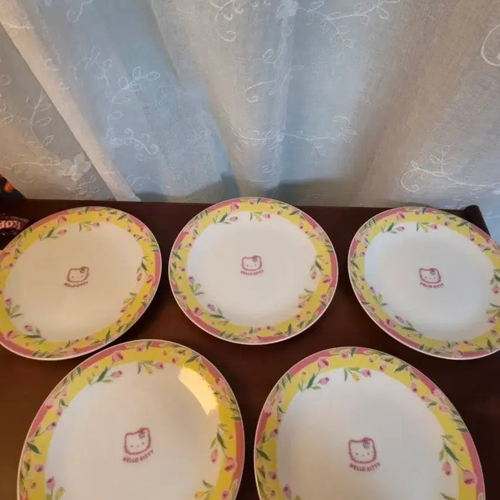 [BUNJANG] Sanrio Hello Kitty Tulip Dessert Plates Set (5 pcs) / 00년 산리오 헬로키티 접시 일괄