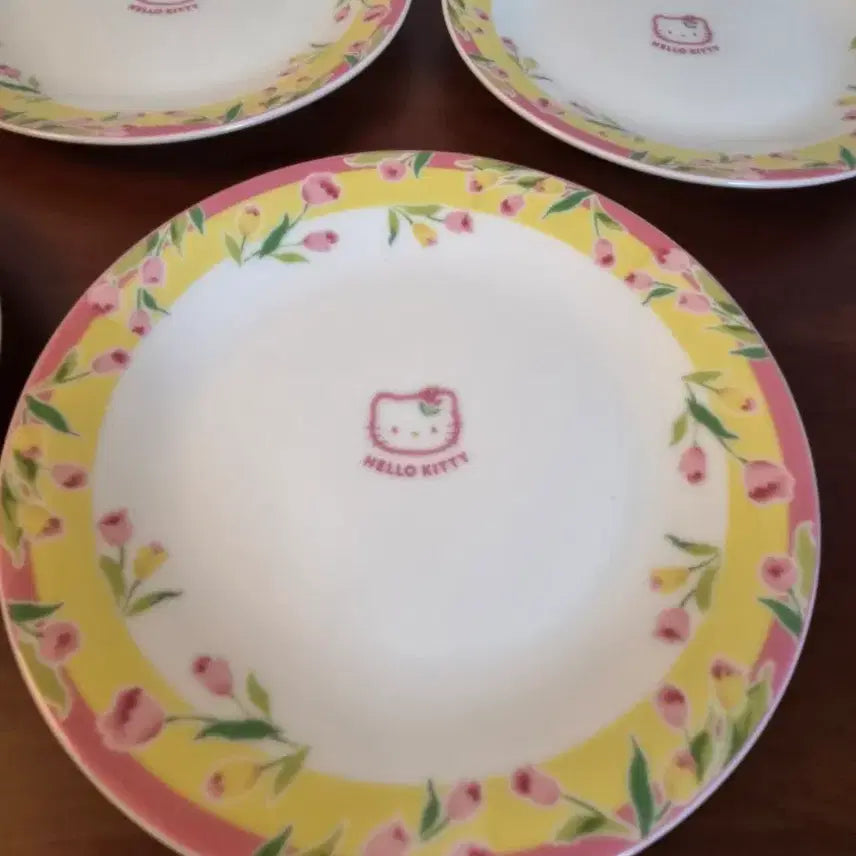 [BUNJANG] Sanrio Hello Kitty Tulip Dessert Plates Set (5 pcs) / 00년 산리오 헬로키티 접시 일괄