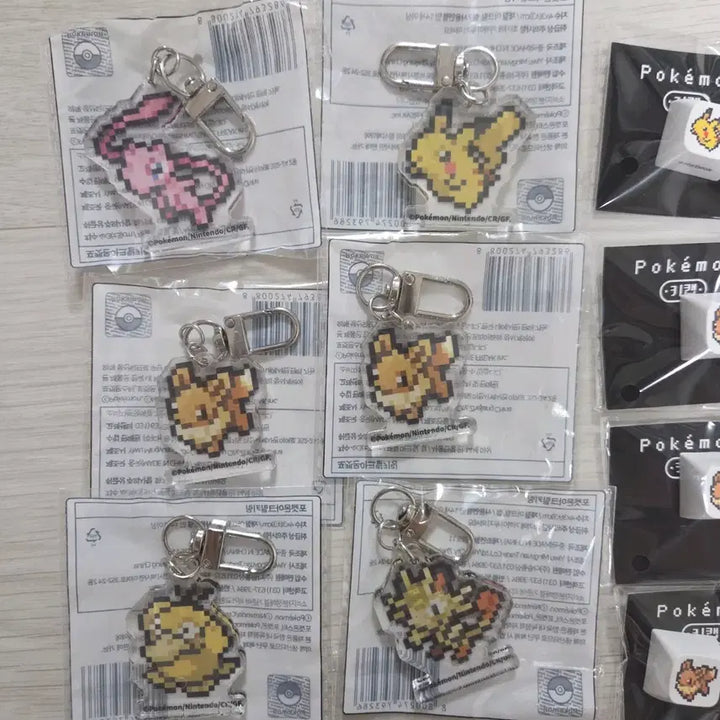 [BUNJANG] Pokemon Keycap Acrylic Keyring / cu 포켓몬 키캡 아크릴 키링 이브이 꼬부기 고라파덕 뮤 피카츄 메타몽